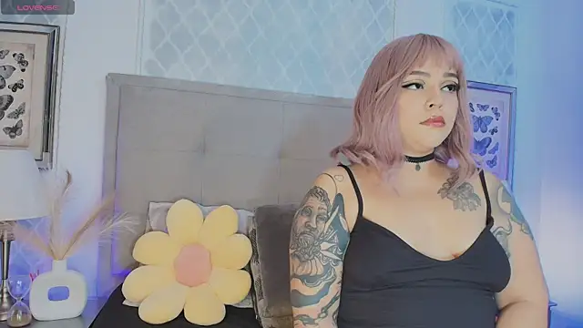 Carlaguzman  online show from November 24, 2025, 2:39 pm