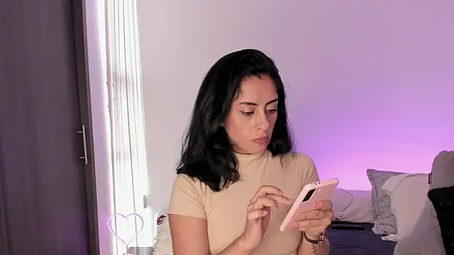 Snapshot of _lucianapalmer chatting on March 6, 2025, 3:45 pm lucianapalmer online show from March 6, 2025, 3:45 pm