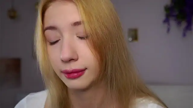 SunnivaCovil online show from December 18, 2025, 2:43 pm