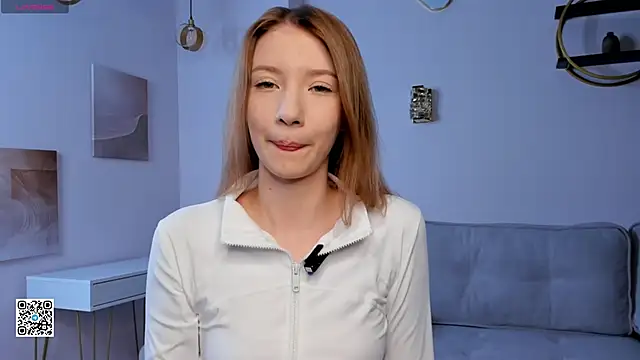 Snapshot of SunnivaCovil chatting on March 17, 2025, 12:35 pm SunnivaCovil online show from March 17, 2025, 12:35 pm