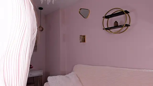 Snapshot of SunnivaCovil chatting on September 15, 2025, 3:12 pm SunnivaCovil online show from September 15, 2025, 3:12 pm