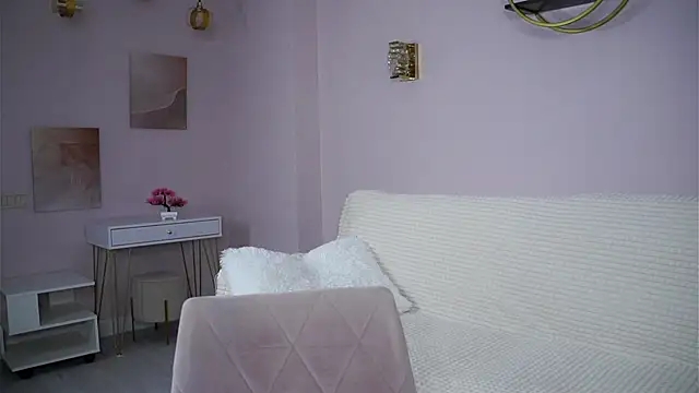 Snapshot of SunnivaCovil chatting on November 12, 2025, 4:00 pm SunnivaCovil online show from November 12, 2025, 4:00 pm