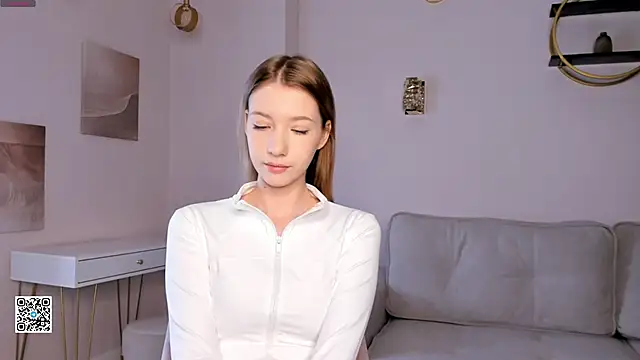 Snapshot of SunnivaCovil chatting on March 6, 2025, 1:35 pm SunnivaCovil online show from March 6, 2025, 1:35 pm