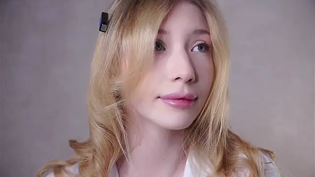 SunnivaCovil online show from May 20, 2026, 2:36 pm