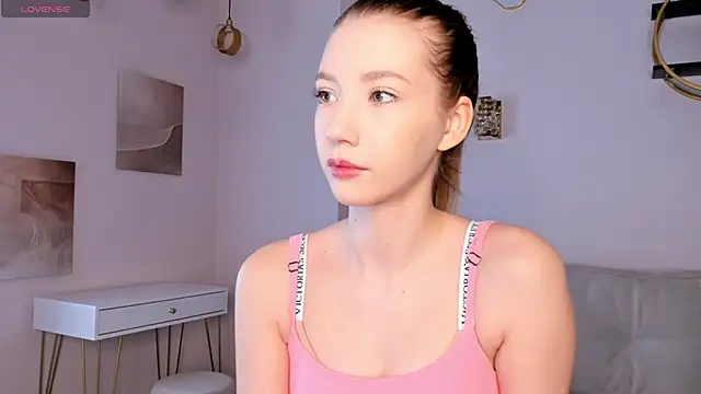 Snapshot of SunnivaCovil chatting on March 3, 2025, 11:22 am SunnivaCovil online show from March 3, 2025, 11:22 am