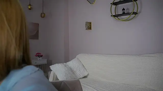 Snapshot of SunnivaCovil chatting on December 5, 2025, 2:59 pm SunnivaCovil online show from December 5, 2025, 2:59 pm