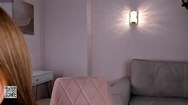 Snapshot of SunnivaCovil chatting on March 18, 2025, 11:22 am SunnivaCovil online show from March 18, 2025, 11:22 am