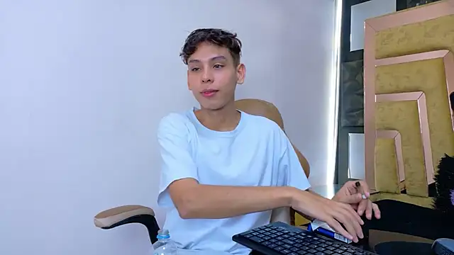 Snapshot of Noahoconor chatting on September 11, 2025, 7:47 pm Noahoconor online show from September 11, 2025, 7:47 pm