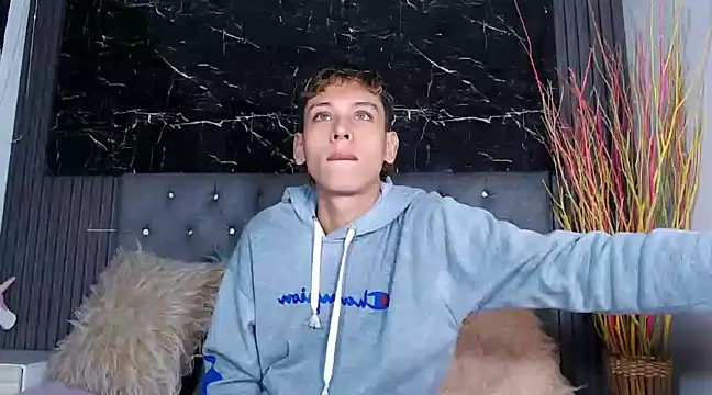 Snapshot of Noahoconor chatting on February 22, 2025, 1:02 pm Noahoconor online show from February 22, 2025, 1:02 pm