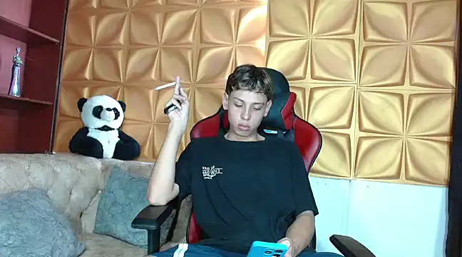 Snapshot of Noahoconor chatting on February 19, 2025, 8:20 pm Noahoconor online show from February 19, 2025, 8:20 pm