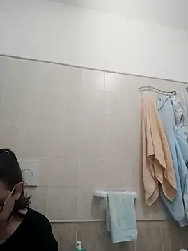 Dolcecurvy online show from November 12, 2025, 9:46 am