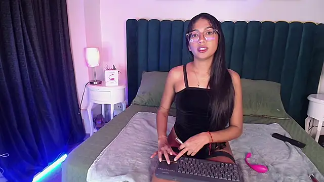 Snapshot of Tyla_Ks chatting on February 27, 2025, 10:31 pm Tyla Ks online show from February 27, 2025, 10:31 pm