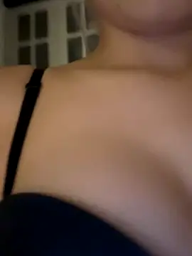 Snapshot of laraaaaaa chatting on December 4, 2025, 5:56 pm laraaaaaa online show from December 4, 2025, 5:56 pm