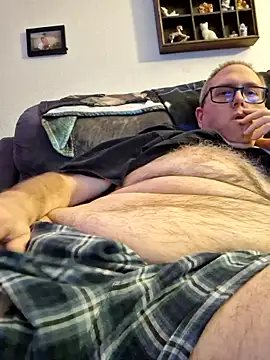 Snapshot of Smallone327 chatting on March 22, 2025, 4:35 am Smallone327 online show from March 22, 2025, 4:35 am