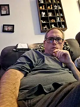 Snapshot of Smallone327 chatting on October 4, 2025, 6:37 am Smallone327 online show from October 4, 2025, 6:37 am