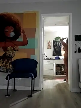 Queenanitadix online show from November 25, 2025, 5:57 pm