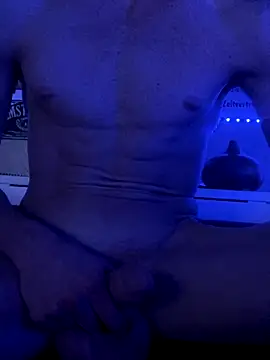 Snapshot of cazzone912025 chatting on October 5, 2025, 4:36 am cazzone912025 online show from October 5, 2025, 4:36 am