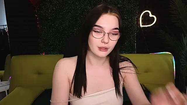 milliedoll online show from March 10, 2025, 8:17 am