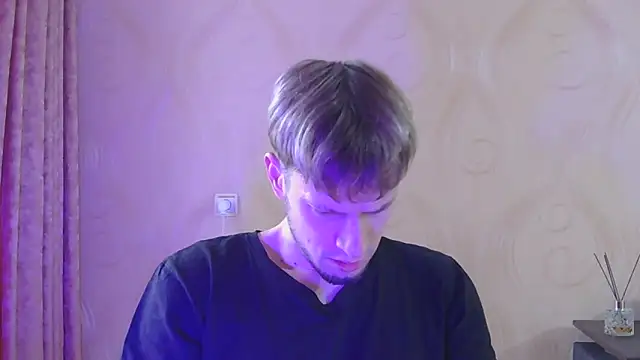 Snapshot of frama666 chatting on November 17, 2025, 10:08 am frama666 online show from November 17, 2025, 10:08 am