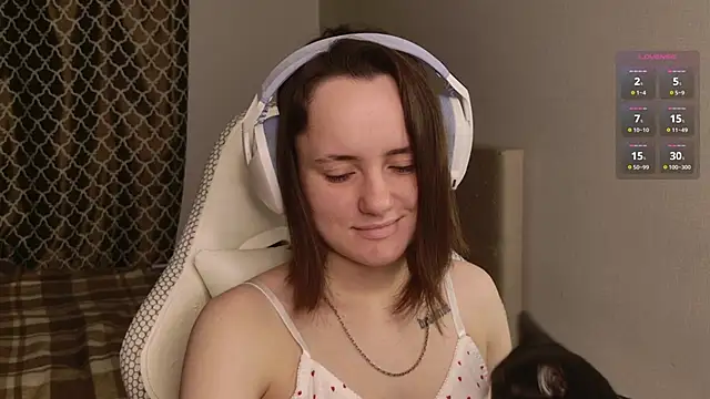 Snapshot of Luna_Loveee chatting on November 10, 2025, 4:17 am Luna Loveee online show from November 10, 2025, 4:17 am