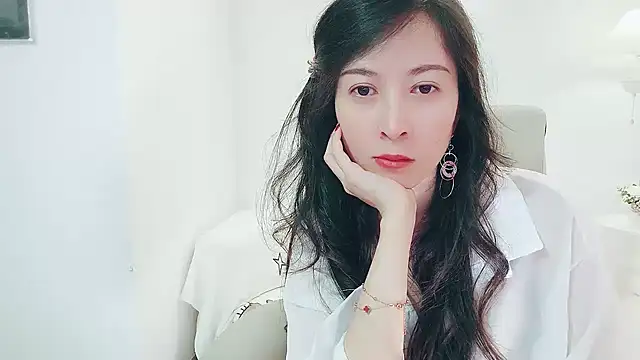 Snapshot of Dazzlebean chatting on April 30, 2026, 2:57 pm Dazzlebean online show from April 30, 2026, 2:57 pm