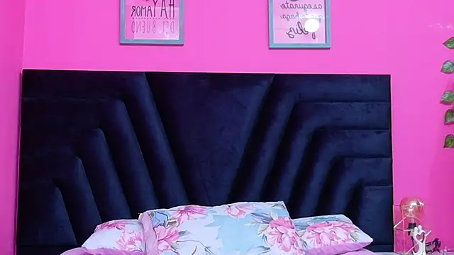 Snapshot of innocenthazel chatting on November 14, 2025, 1:15 pm innocenthazel online show from November 14, 2025, 1:15 pm