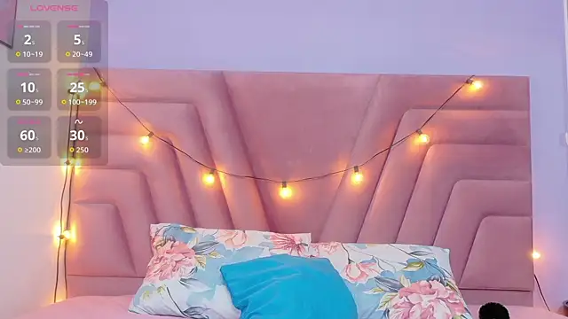 Snapshot of innocenthazel chatting on November 4, 2025, 2:48 am innocenthazel online show from November 4, 2025, 2:48 am