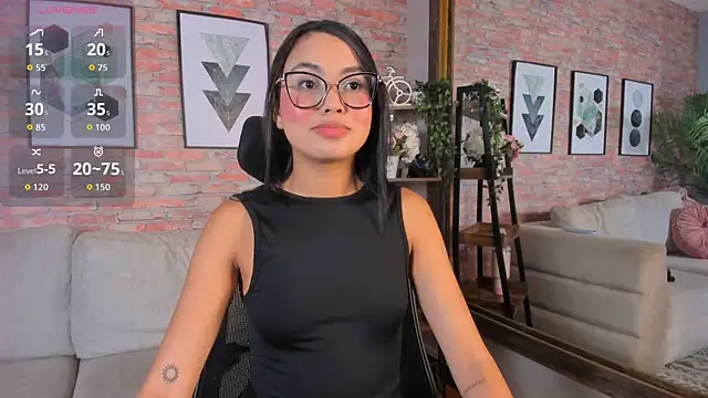 Lucia Brown  online show from October 2, 2025, 6:44 pm