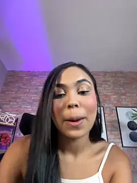 Lucia Brown  online show from October 6, 2025, 5:46 pm