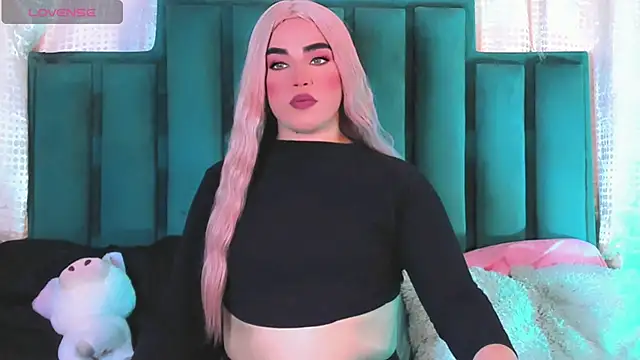 Snapshot of Shayra_QueenSX chatting on March 13, 2025, 2:23 pm Shayra QueenSX online show from March 13, 2025, 2:23 pm