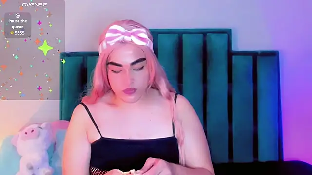 Snapshot of Shayra_QueenSX chatting on March 10, 2025, 12:06 pm Shayra QueenSX online show from March 10, 2025, 12:06 pm