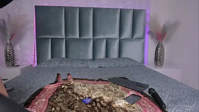 Selene bennet online show from November 12, 2025, 4:05 am