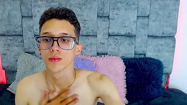 Snapshot of skinny_bigcock02 chatting on February 25, 2025, 10:42 pm skinny bigcock02 online show from February 25, 2025, 10:42 pm