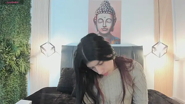 Snapshot of Cassie_bloom chatting on December 15, 2025, 8:03 pm Cassie bloom online show from December 15, 2025, 8:03 pm