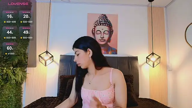 Snapshot of Cassie_bloom chatting on December 5, 2025, 8:28 pm Cassie bloom online show from December 5, 2025, 8:28 pm