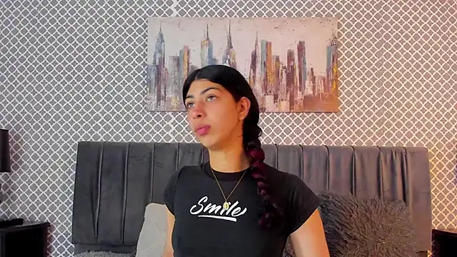 Snapshot of Cassie_bloom chatting on October 28, 2025, 8:08 pm Cassie bloom online show from October 28, 2025, 8:08 pm