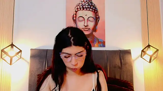 Snapshot of Cassie_bloom chatting on November 26, 2025, 7:47 pm Cassie bloom online show from November 26, 2025, 7:47 pm