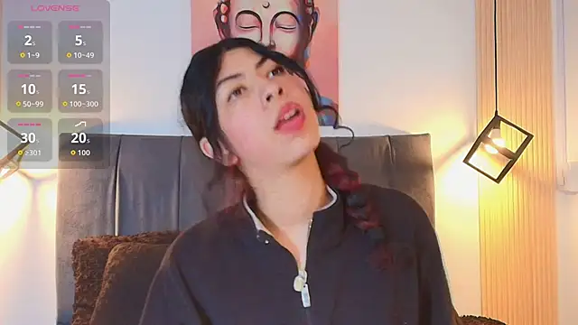 Snapshot of Cassie_bloom chatting on November 19, 2025, 8:09 pm Cassie bloom online show from November 19, 2025, 8:09 pm