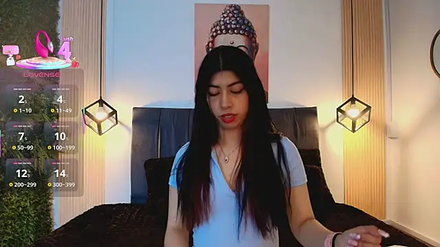 Snapshot of Cassie_bloom chatting on December 3, 2025, 8:52 pm Cassie bloom online show from December 3, 2025, 8:52 pm