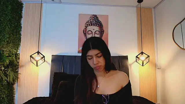 Snapshot of Cassie_bloom chatting on December 4, 2025, 7:46 pm Cassie bloom online show from December 4, 2025, 7:46 pm