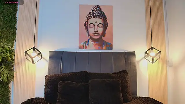 Snapshot of Cassie_bloom chatting on December 14, 2025, 8:14 pm Cassie bloom online show from December 14, 2025, 8:14 pm