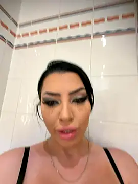 Snapshot of Mia_Splash chatting on November 28, 2025, 8:31 pm Mia Splash online show from November 28, 2025, 8:31 pm