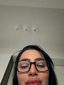 Mia Splash online show from March 7, 2026, 3:50 pm