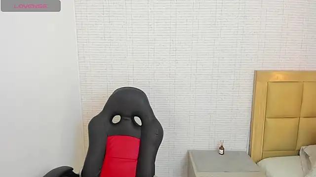 Snapshot of MEGANZARICK chatting on October 1, 2025, 12:31 pm MEGANZARICK online show from October 1, 2025, 12:31 pm