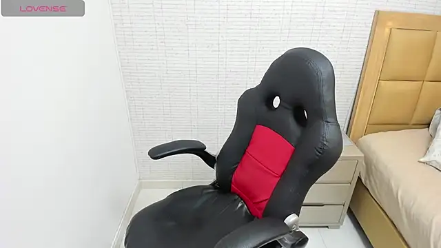 Snapshot of MEGANZARICK chatting on September 22, 2025, 12:33 pm MEGANZARICK online show from September 22, 2025, 12:33 pm