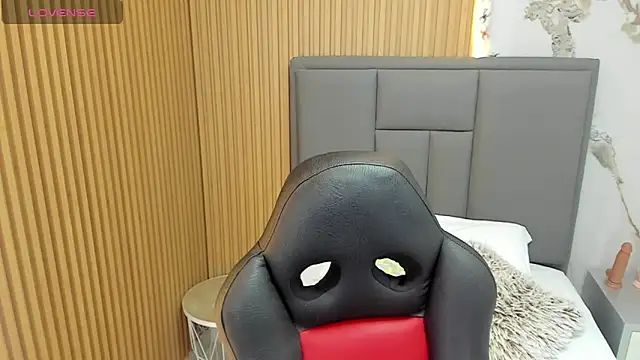 Snapshot of MEGANZARICK chatting on November 13, 2025, 2:48 am MEGANZARICK online show from November 13, 2025, 2:48 am