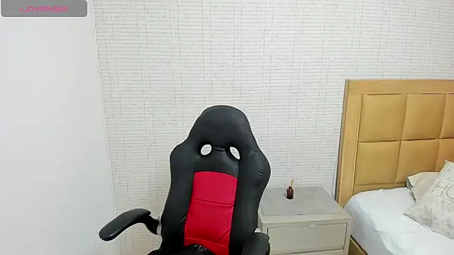 Snapshot of MEGANZARICK chatting on October 4, 2025, 12:28 pm MEGANZARICK online show from October 4, 2025, 12:28 pm