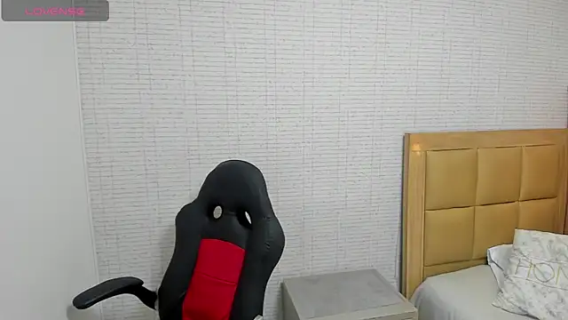 Snapshot of MEGANZARICK chatting on September 24, 2025, 12:33 pm MEGANZARICK online show from September 24, 2025, 12:33 pm