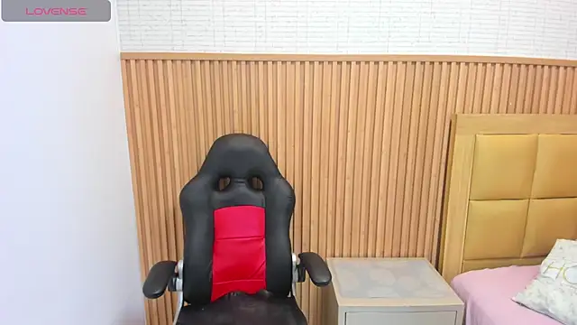 Snapshot of MEGANZARICK chatting on October 14, 2025, 12:28 pm MEGANZARICK online show from October 14, 2025, 12:28 pm