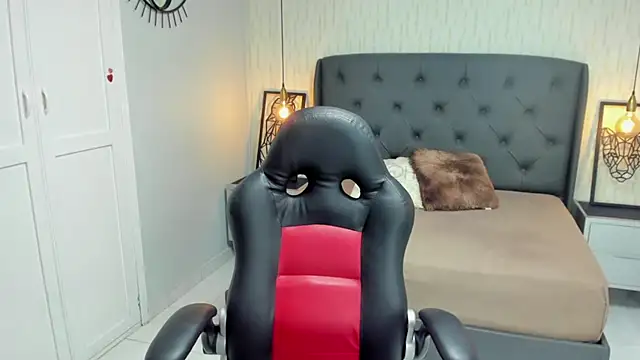 Snapshot of MEGANZARICK chatting on October 23, 2025, 7:56 pm MEGANZARICK online show from October 23, 2025, 7:56 pm